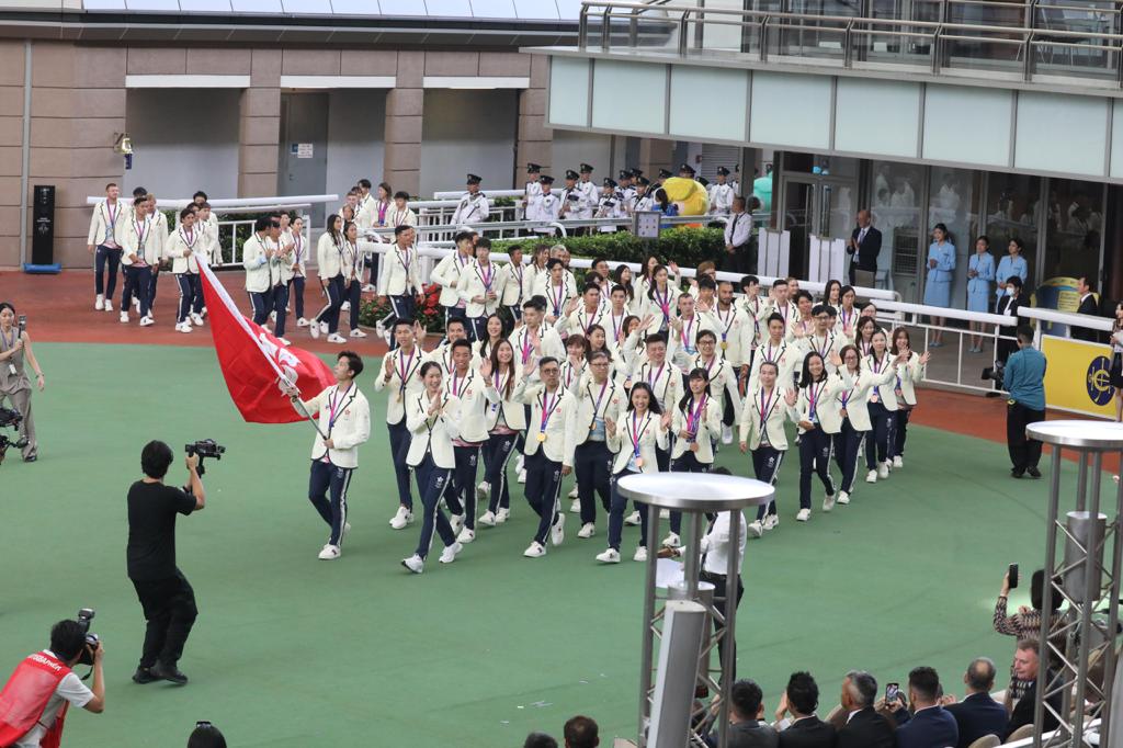 ​  「中国香港亚运奖牌运动员赛马日」，  ​