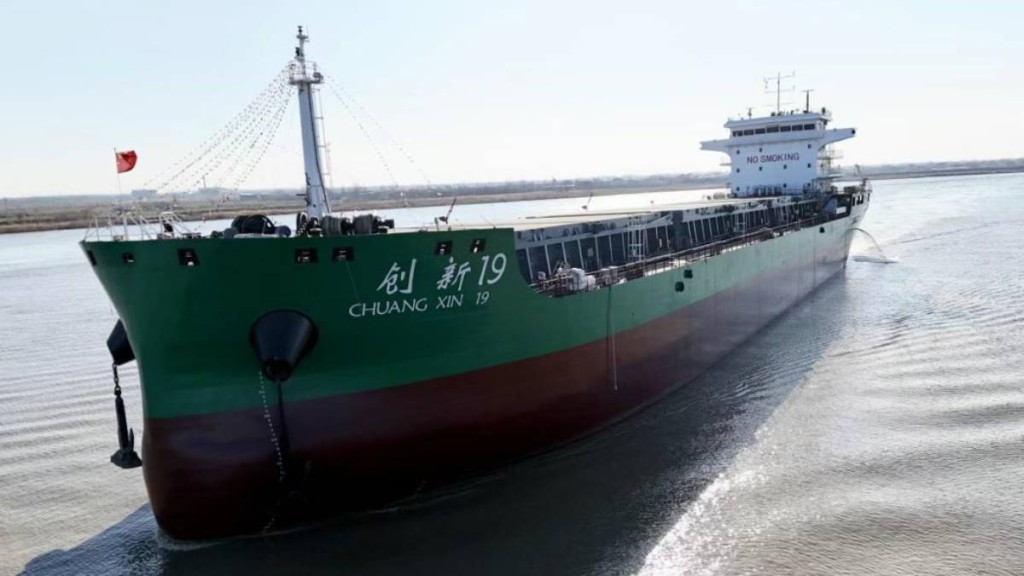 全甲醇燃料船「創新19」首航成功。龍de船人