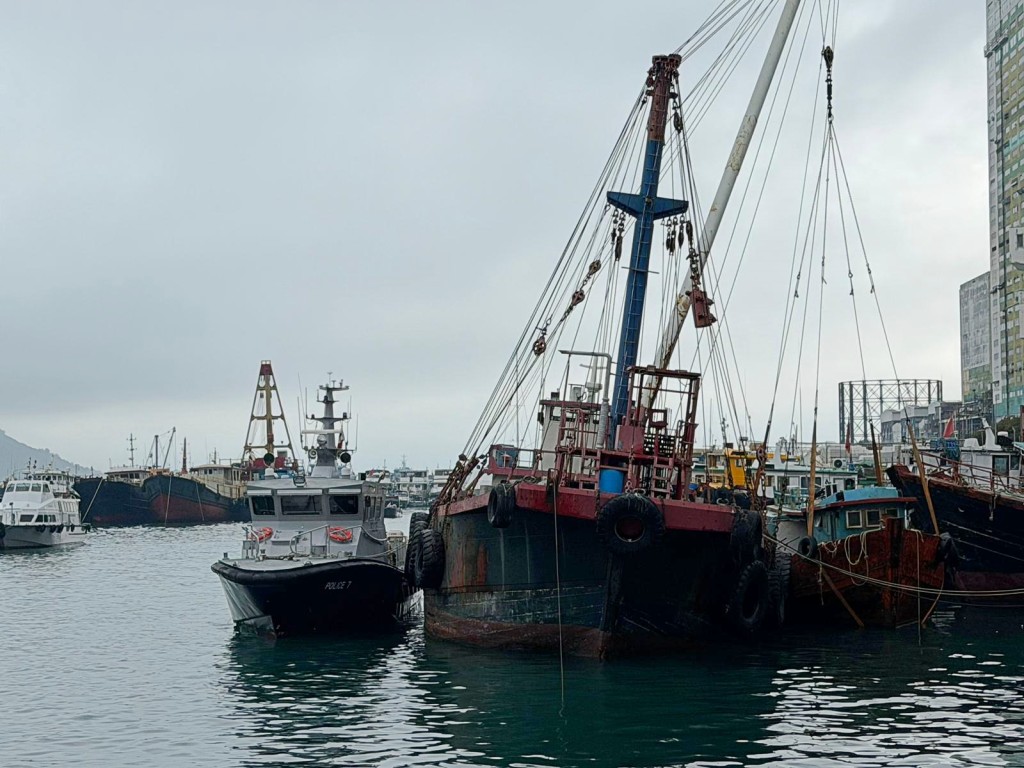 事發位置為藍色船隻。