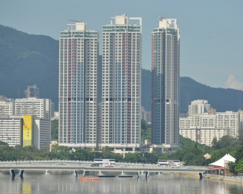 溱岸8號呎價25673元, 創屋苑分層新高。