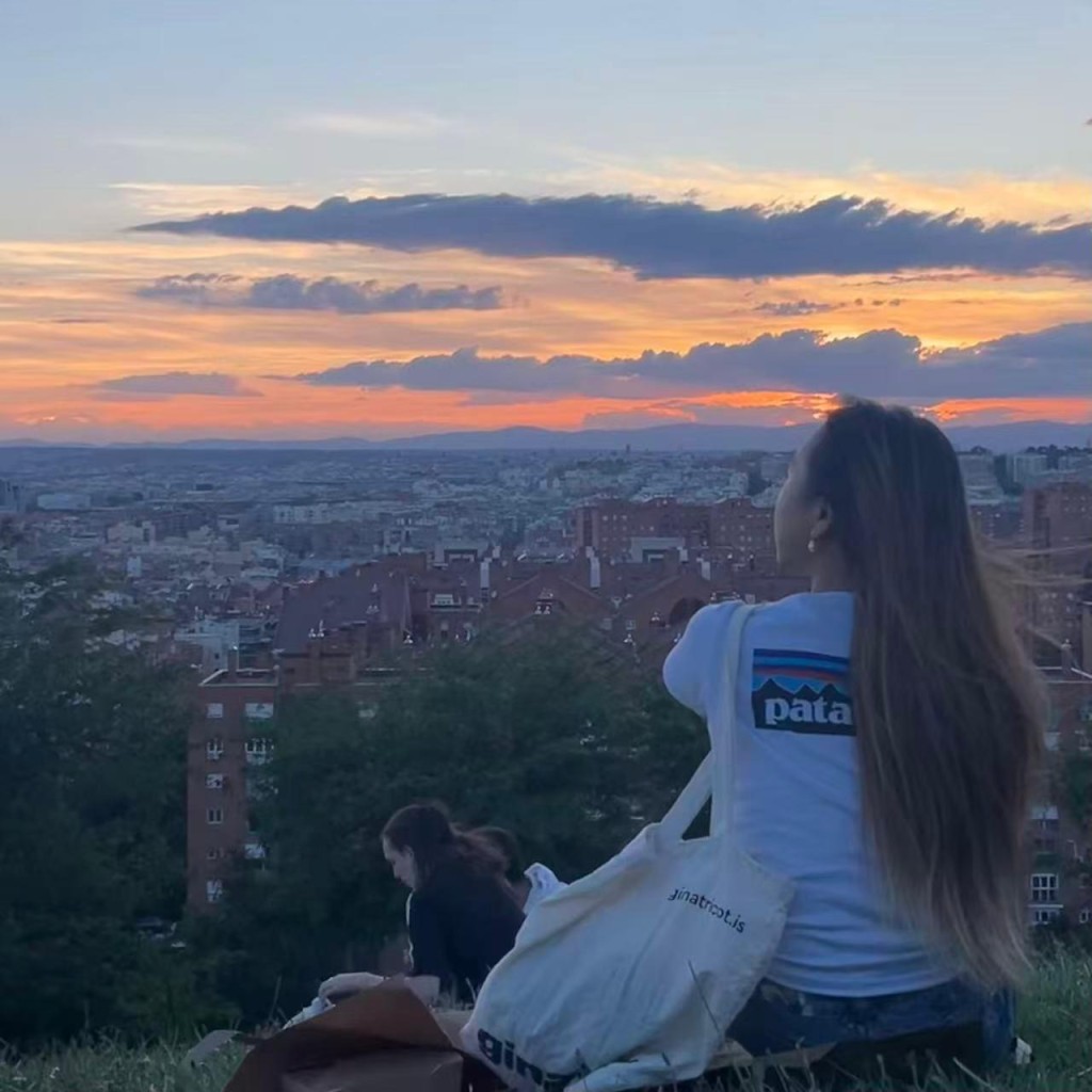 去年5月修毕课程后，Linda随即开始求职，坦言内地校园招聘与香港招聘生态截然不同，但都很困难。