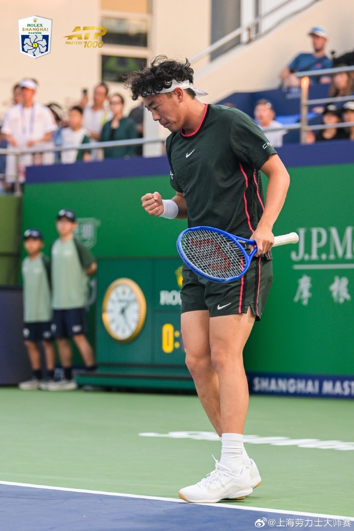 黃澤林於正賽首圈下馬。微博圖片@上海勞力士大師賽 黃澤林於正賽首圈下馬。微博圖片@上海勞力士大師賽