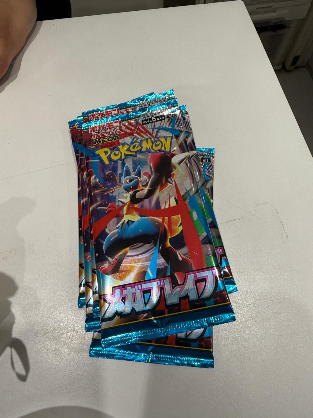 近年Pokémon集換式卡牌在全球盛行，除吸引一大批卡迷「打Deck」（卡牌對戰），不少人更視Pokemon卡為收藏品或投資工具。