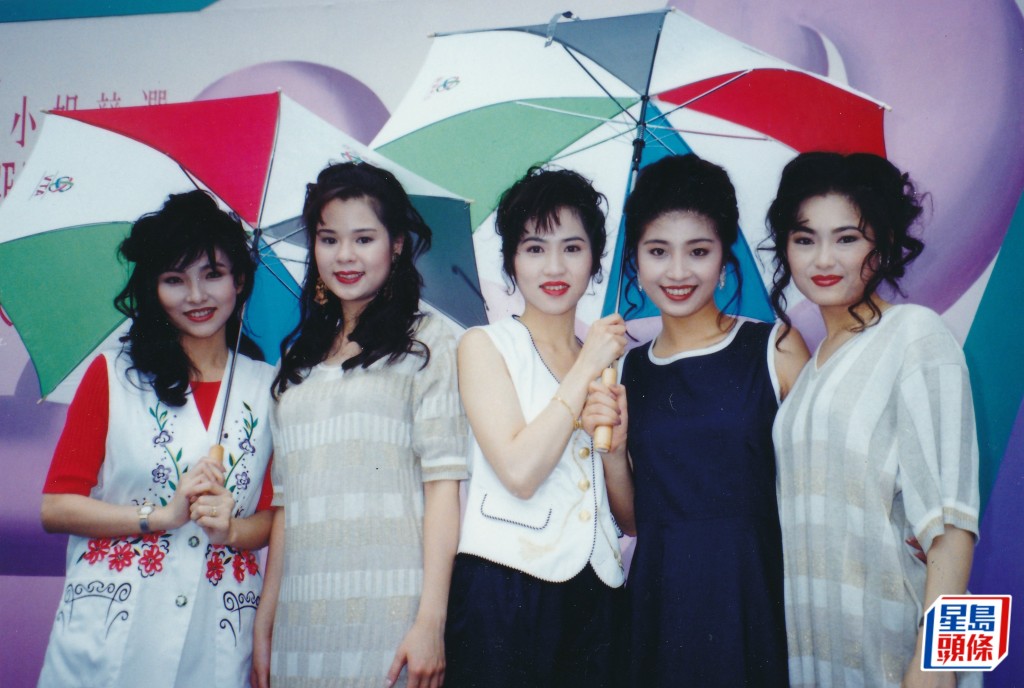 （左起）1993年亞姐佳麗蔡美蘭、鍾慧寧、許穎詩、王薇、徐芝艷