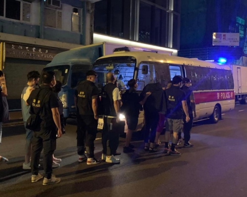 警方於深水埗搗破非法百家樂及麻雀賭檔。警方圖片
