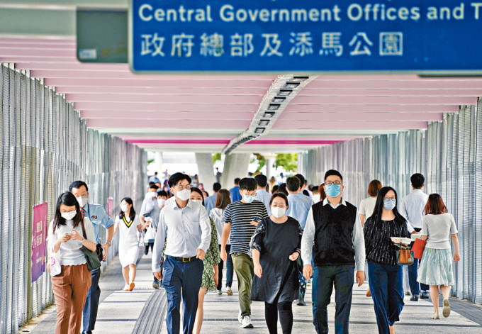 顏汶羽引述意見指香港自回歸以來，政府內部依然以英文為主流語文，中文的地位在政府內部長期被打壓。資料圖片