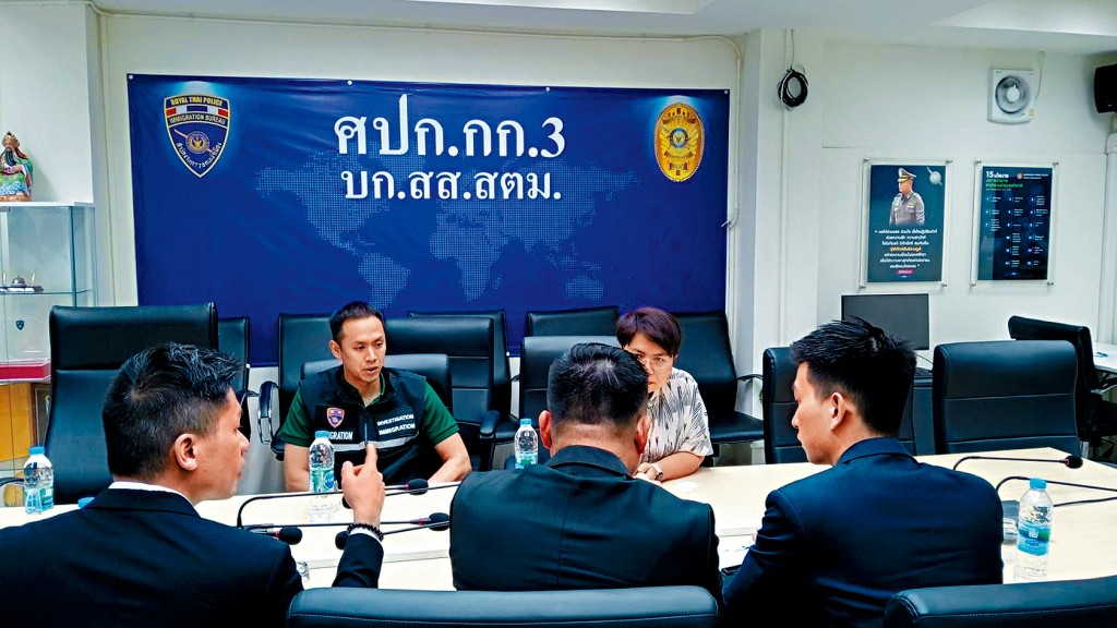 保安局專責小組成員昨與泰國國家警察轄下的移民拘留中心主管會面。