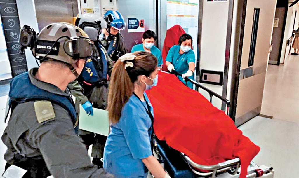 51歲姓曾男傷者頸及腳受傷,送院時需臥床。