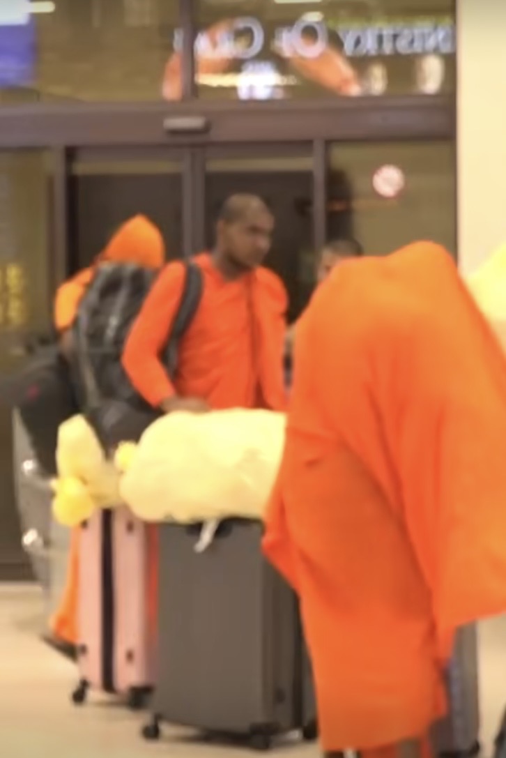 斯里蘭卡年輕憎侶集體赴泰國運大麻。 fb / Resa