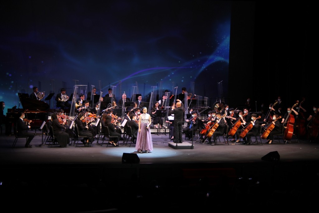視障女高音蕭凱恩曾於多個大型音樂會中表演，正向意大利失明男高音安德烈·波伽利目標逐步邁進。(受訪者提供)