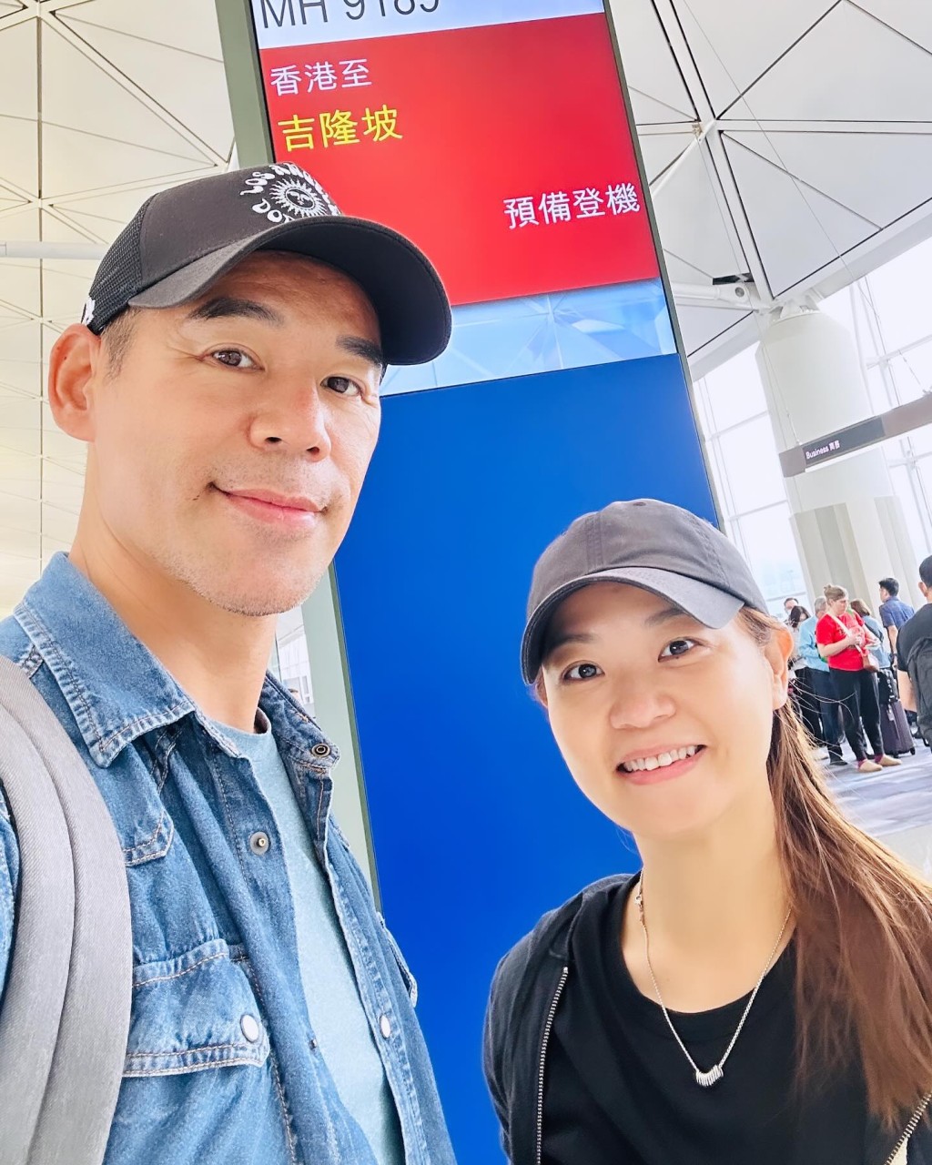 徐荣早前与老婆二人世界去马来西亚。