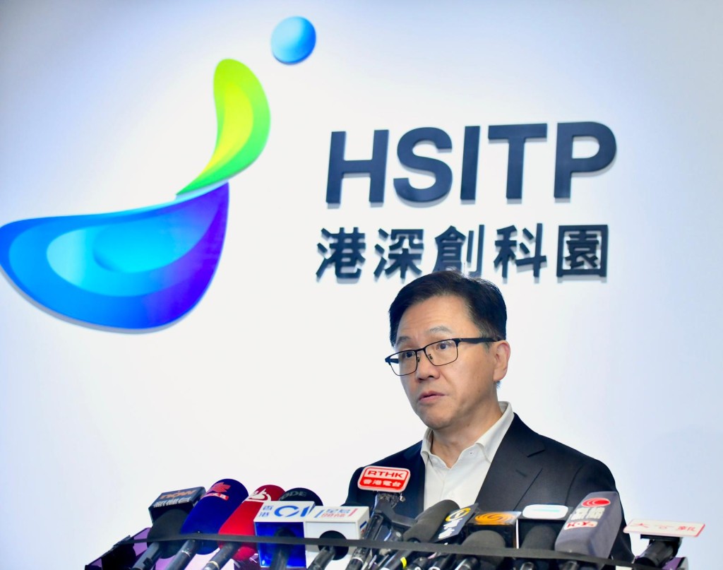 孫東表示夏寶龍聽取北都三個創科項目的介紹。盧江球攝 孫東表示夏寶龍聽取北都三個創科項目的介紹。盧江球攝