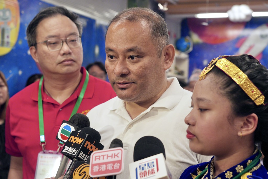 她的父親Raju Gurung表示，香港是中國一部分，少數族裔既然在香港居住，有必要更了解中國。歐樂年攝