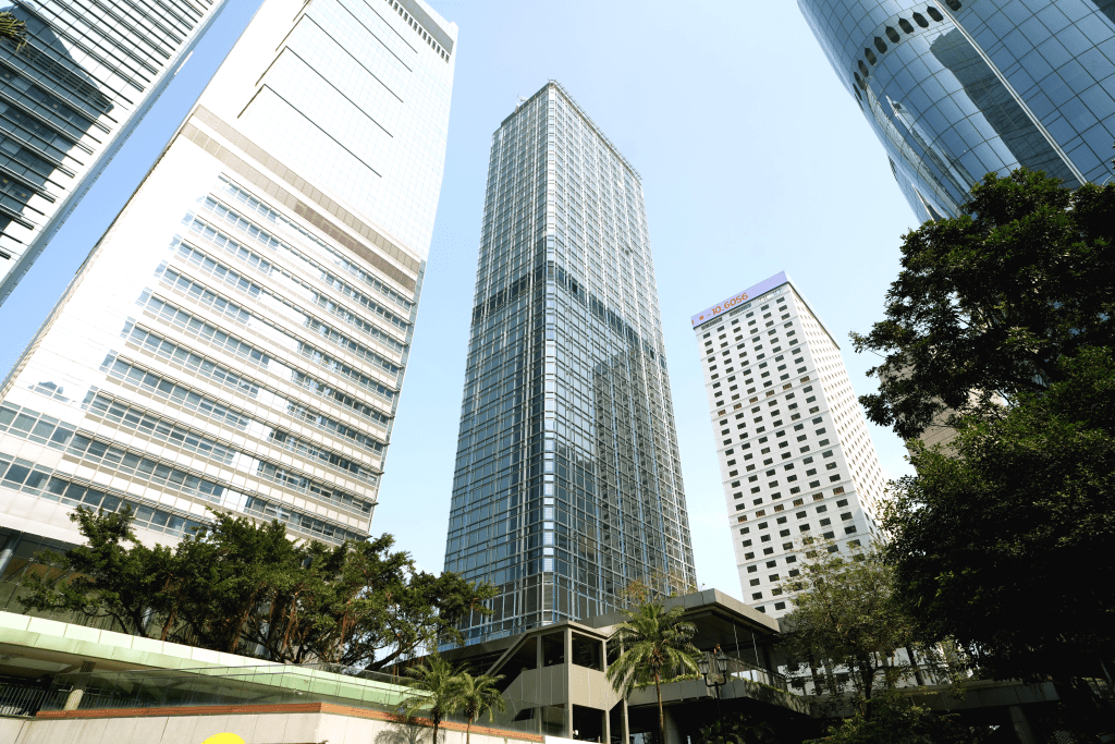 美國銀行續租中環長江集團中心寫字樓,由7層減至5層半,簽署10年長約。 美國銀行續租中環長江集團中心寫字樓,由7層減至5層半,簽署10年長約。