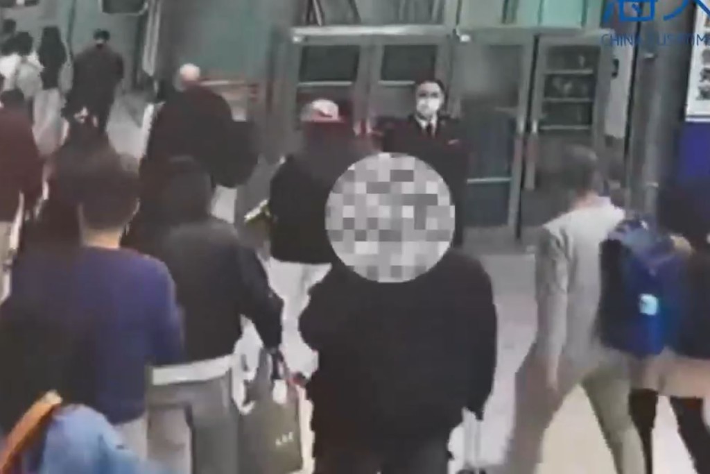 西九龍站有男子進入內地時被揭在羽絨服內攜197支減肥針，企圖過關。海關發布