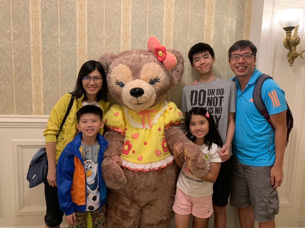 談國軒直言,子女踏入青春期後,確實會有自己的世界及獨處時間,但三姊弟之間不時會互相傾訴,相處十分和睦。(圖片由受訪者提供) 談國軒直言,子女踏入青春期後,確實會有自己的世界及獨處時間,但三姊弟之間不時會互相傾訴,相處十分和睦。(圖片由受訪者提供)