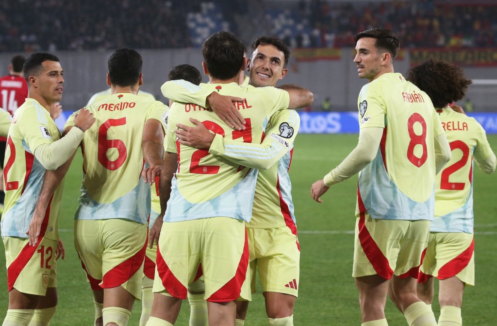 西班牙暂时5战全胜兼零失球。路透社