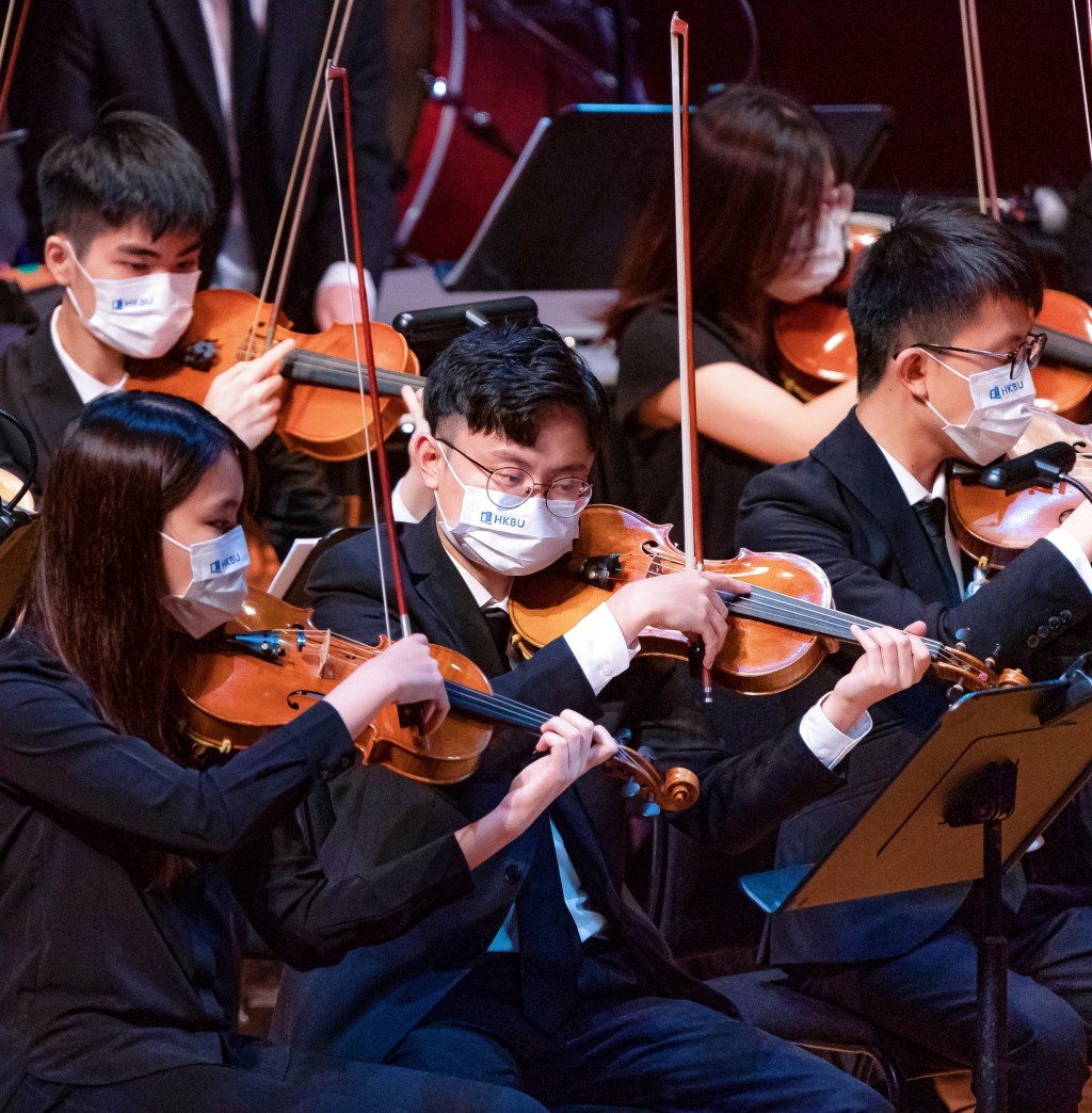 浸大交響樂團負責音樂演奏環節。