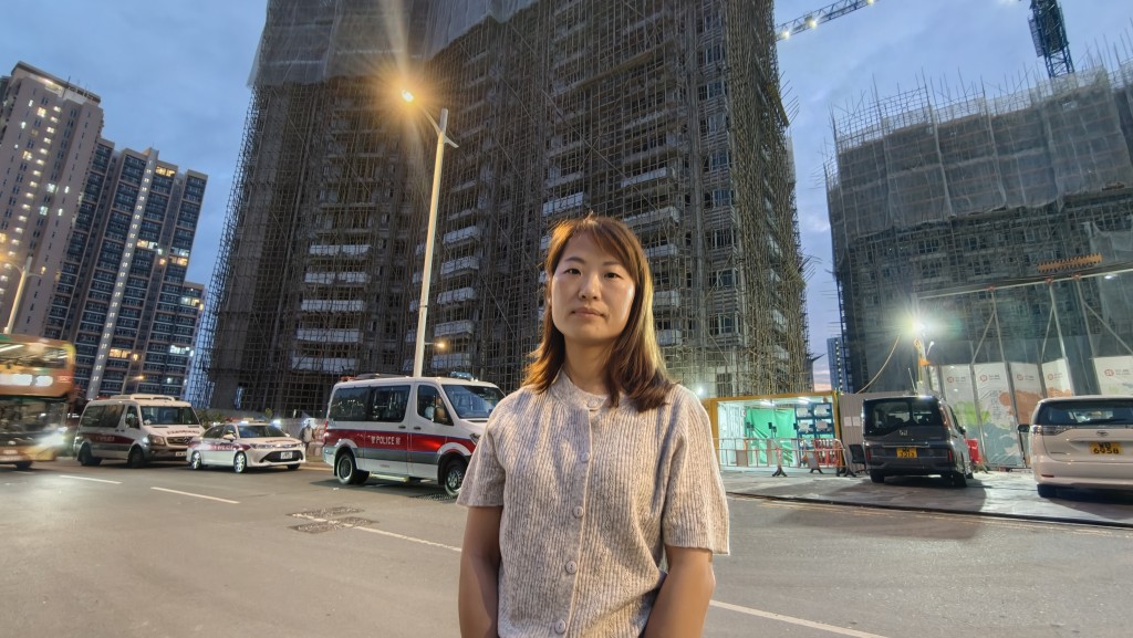 工業傷亡權益會總幹事蕭倩文表示,今日地盤內有大約60人進行搭棚工作。 工業傷亡權益會總幹事蕭倩文表示,今日地盤內有大約60人進行搭棚工作。