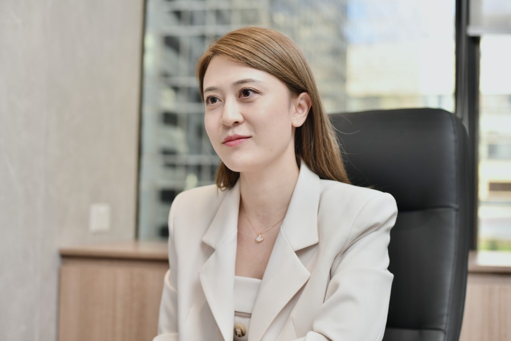 盈加國際財富管理有限公司(IPP)副總裁甄蓓(Ivy)如今離開CFO之位轉任理財顧問,親手重寫成功的定義,認為「成功是一種選擇權」。 盈加國際財富管理有限公司(IPP)副總裁甄蓓(Ivy)如今離開CFO之位轉任理財顧問,親手重寫成功的定義,認為「成功是一種選擇權」。