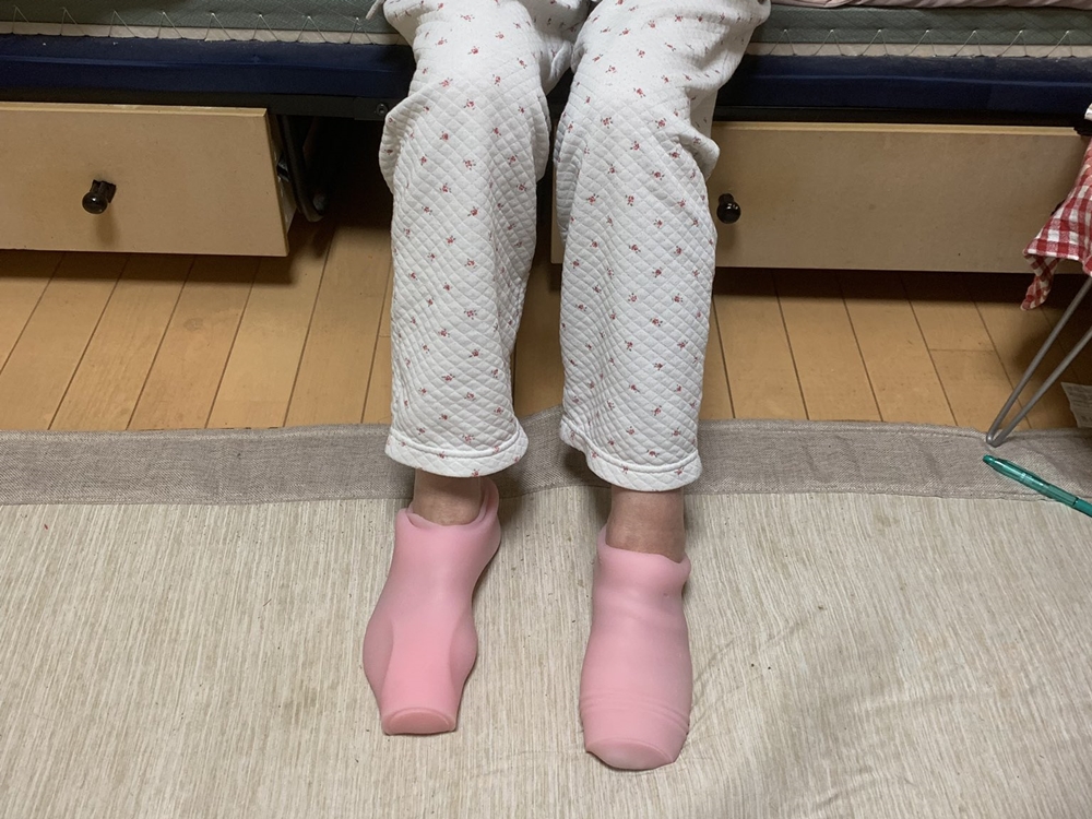 最后男网民需从祖母脚上脱下「袜子」。analKABAO 推特相片