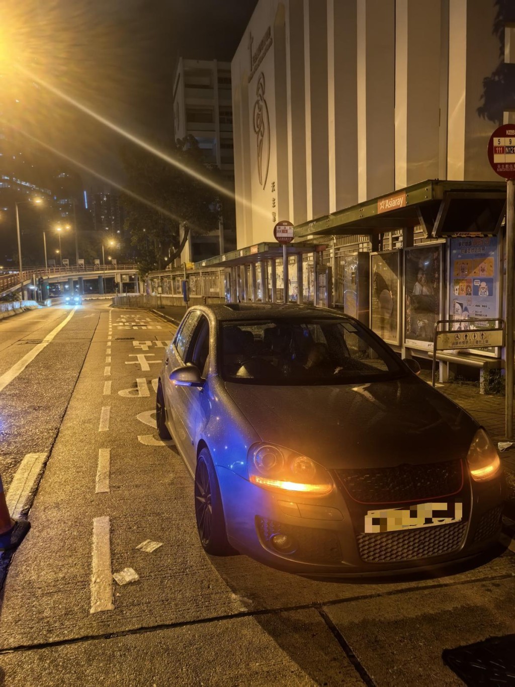 警方東九龍打擊酒駕及停牌期間駕駛，拘捕9人。警方圖片