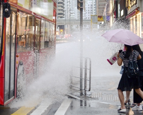 香港上月曾發出紅色暴雨警告。資料圖片