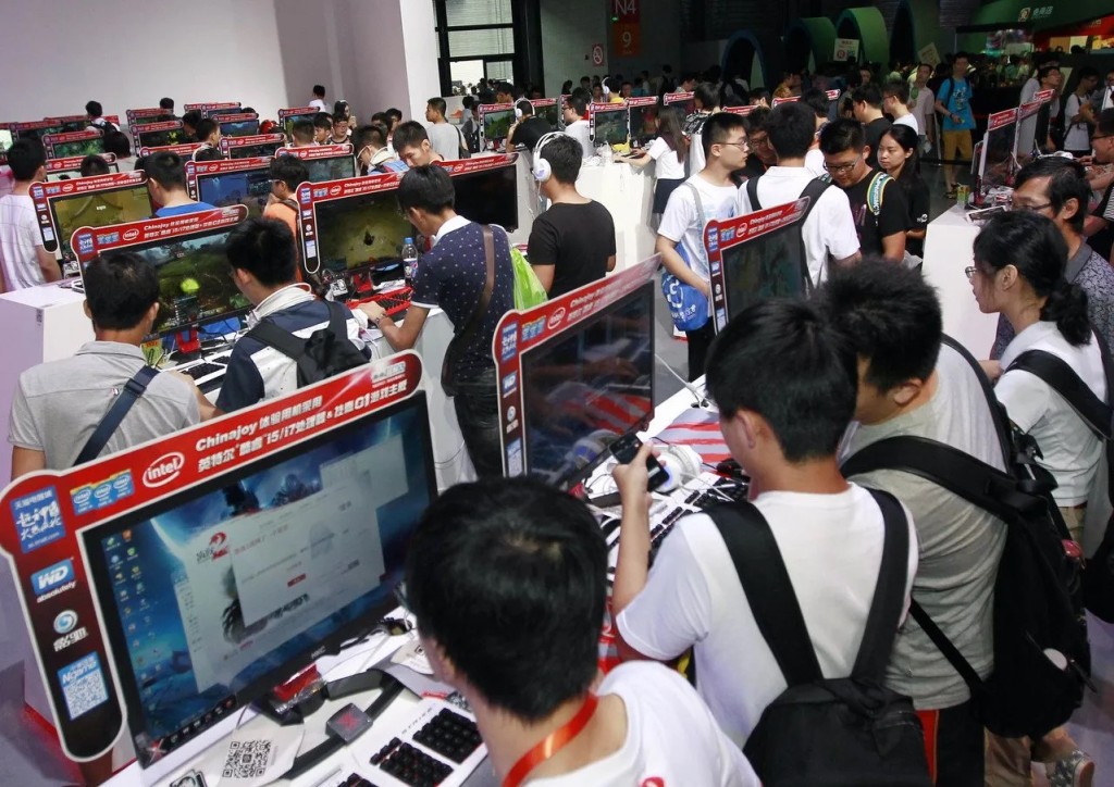 国家新闻出版署公布12月新批105款游戏批号，是首次批出数量过百。新华社  