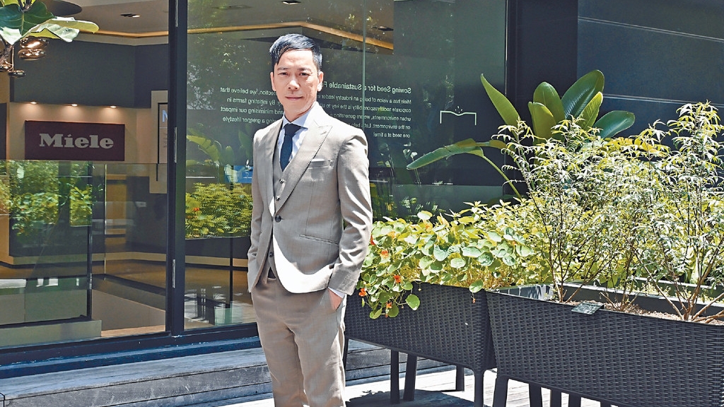 Kenny指，銅鑼灣旗艦店設有機農場，讓顧客親歷自家種的蔬菜，「從農場到餐桌」的經驗。