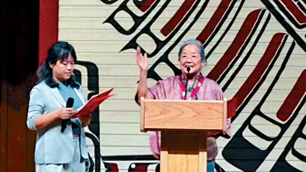 蔡皋在颁奖现场发表感言。
