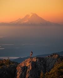 雷尼爾山被視為危險度高的活火山。網圖 雷尼爾山被視為危險度高的活火山。網圖