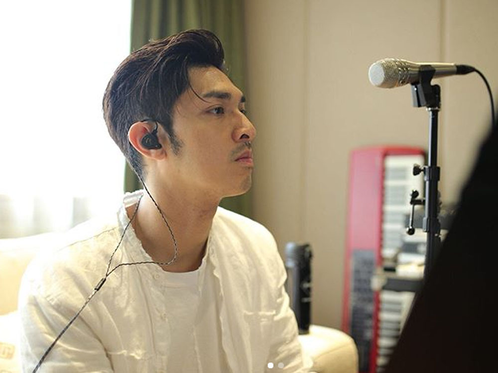 關楚耀近來積極操肌。