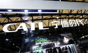 至於在2024年達9,960間的駐港公司中,來自內地的駐港公司數量最多,達到2,620家,佔比超過26%。 至於在2024年達9,960間的駐港公司中,來自內地的駐港公司數量最多,達到2,620家,佔比超過26%。