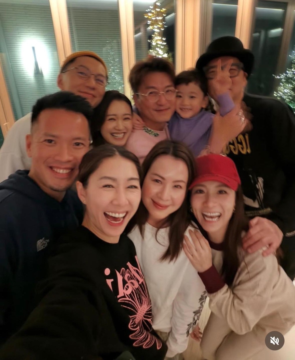陈山聪父子同胡定欣老公陈医生好friend。