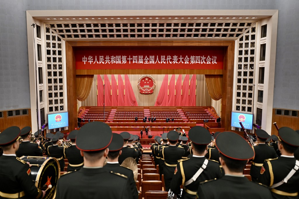 十四屆全國人大四次會議今午（12日）在北京人民大會堂閉幕。