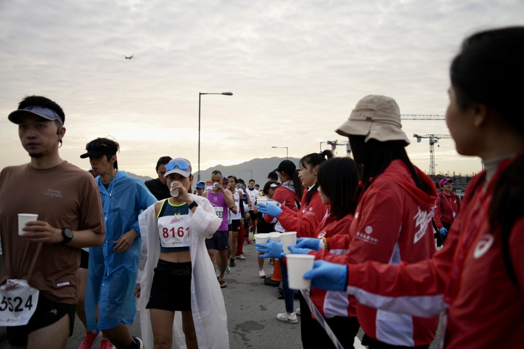 首屆港珠澳大橋香港段半馬拉松今早（11月19日）舉行。（蘇正謙攝）