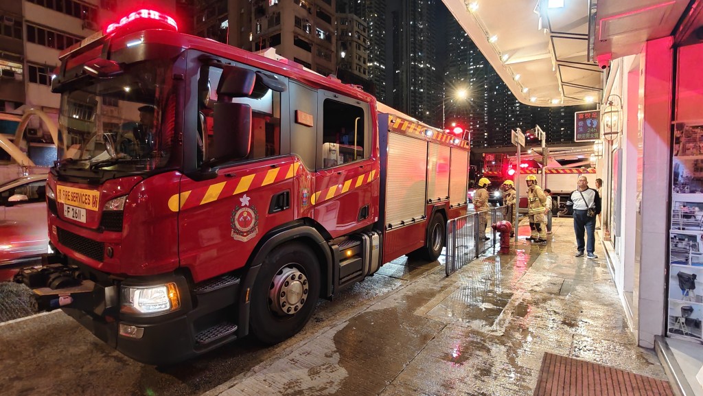 深水埗唐樓梯間垃圾起火傳爆炸聲 無人受傷