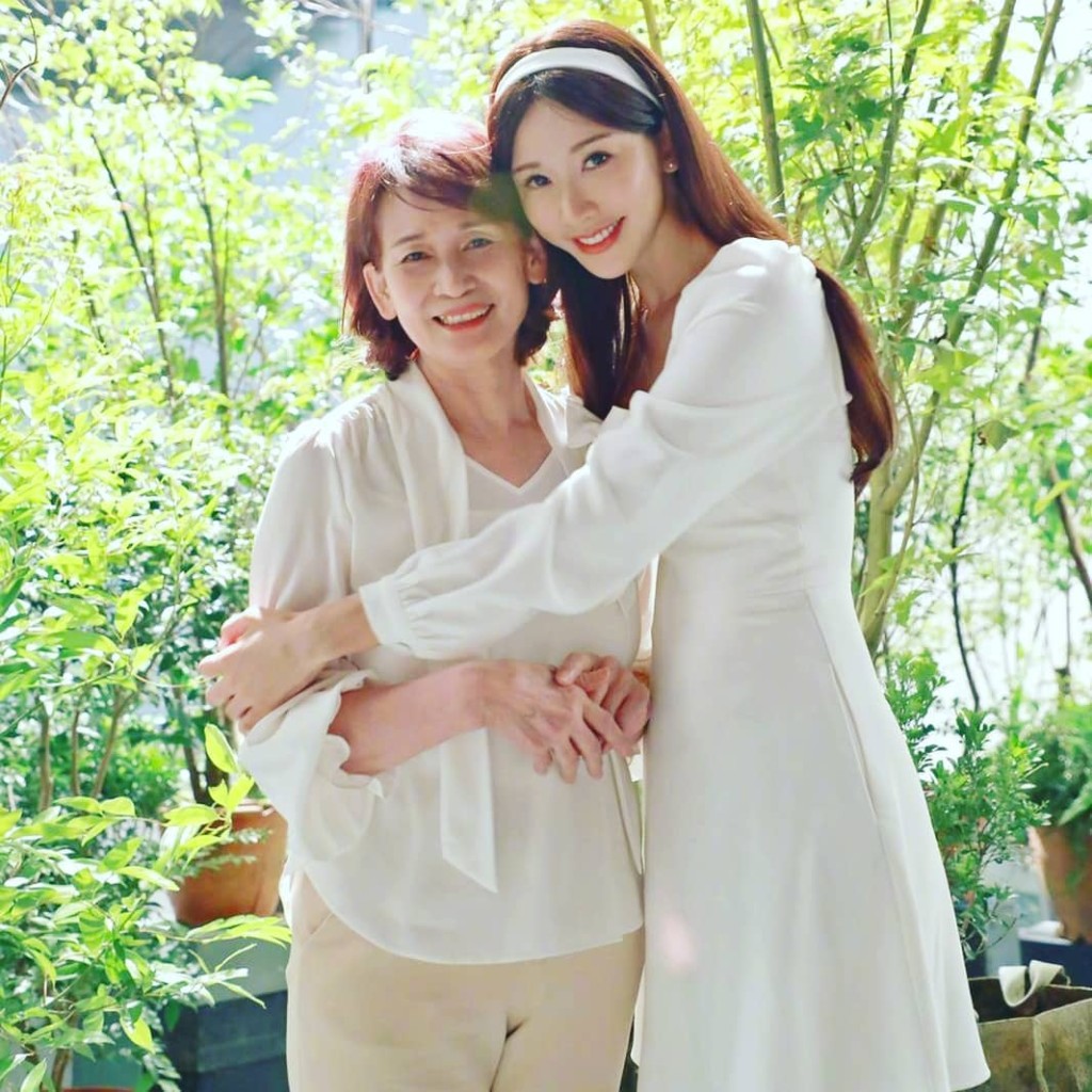 林志玲與媽媽感情非常好。
