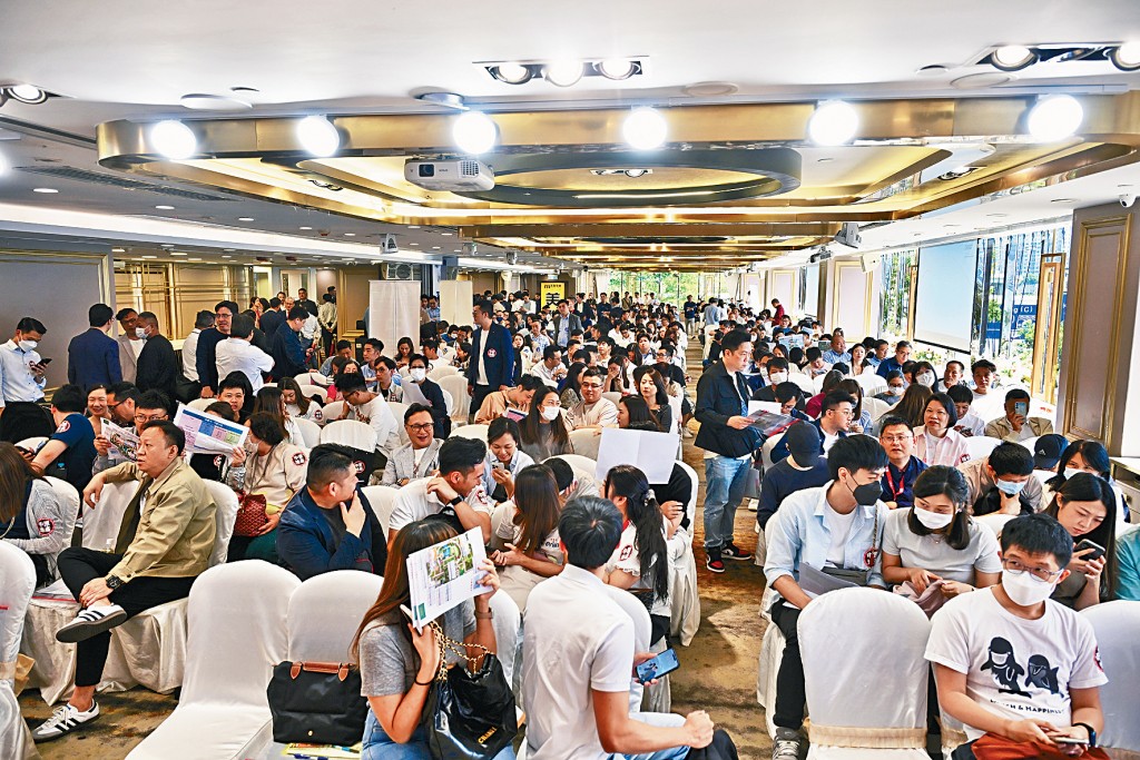 柏瓏本月銷售一枝獨秀,本月至今暫售出逾250伙,成為銷售最佳的新盤。