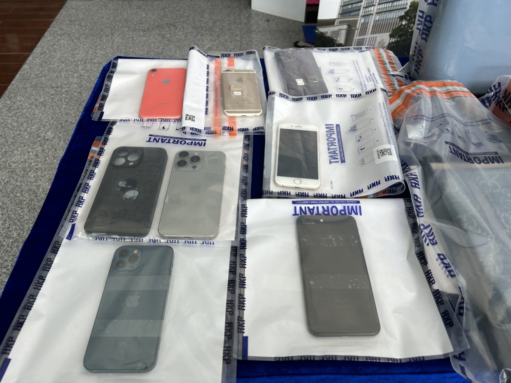 涉案手提电话。林思明摄