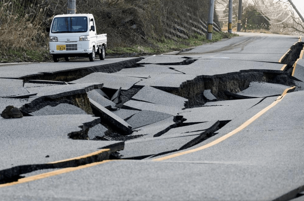 日本位处多个板块交界，南海海槽特大地震长期被视为最迫切的国家级灾害风险，但专家提醒，危机并不只在本州以南。路透社