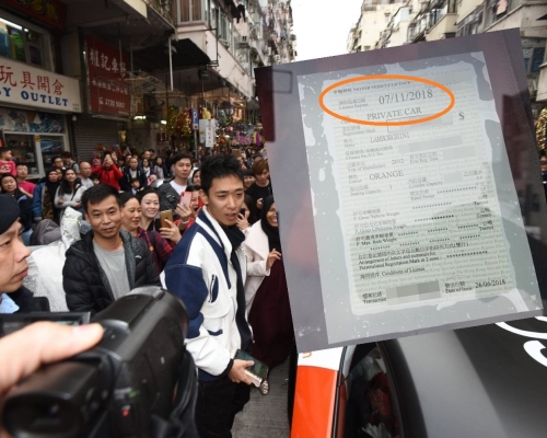 「幣少爺」所駕駛的林寶堅尼行車證已於今年11月8日過期。