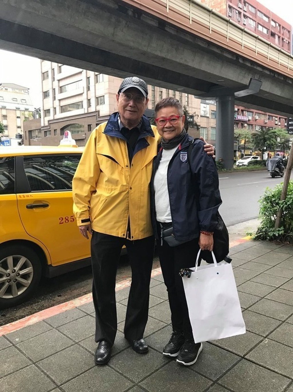 資深傳媒人汪曼玲曾在這廿多年間，幾次邀得呂奇訪問，亦曾赴台灣探望。