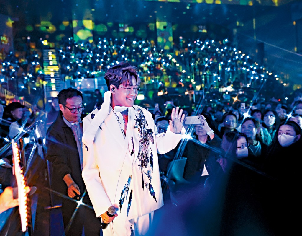 羅啟豪出場突擊現身台下觀眾席。