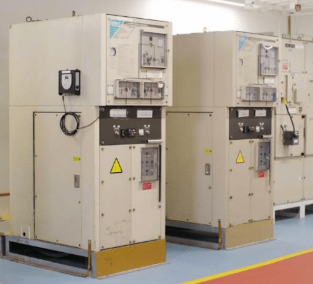 港燈在 80 年代首創以真空滅弧器配六氟化硫氣體 作為「中壓開關掣」。