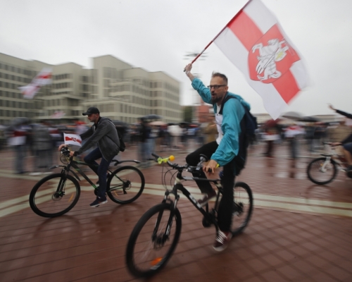 白俄罗斯反政府示威持续，反对派支持者踩单车示威。AP图片