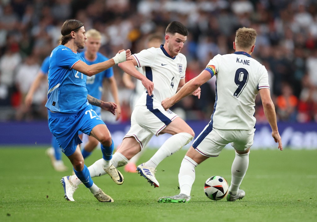 英格蘭(白衫)最後一場歐國盃熱身賽爆冷敗給冰島。REUTERS