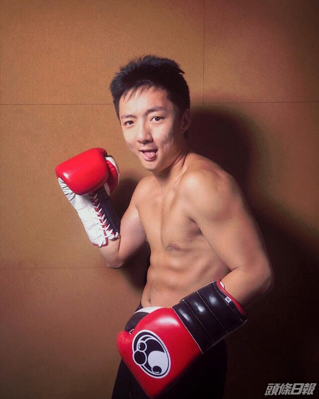 鍾培生於2021年9月與林作舉行世紀擂台戰。