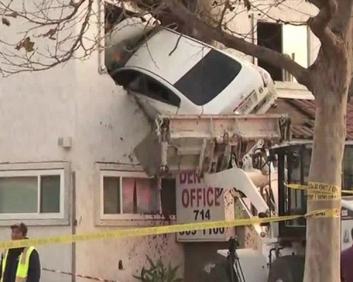 車禍有如電影情節。（網圖）