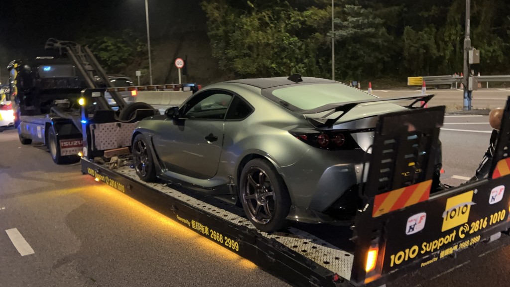 去年懷疑非法改裝被扣留作檢驗的車輛則有1,960輛。